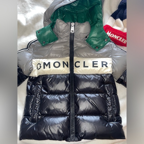 MONCLER JACKET & HAT - Picture 2 of 8